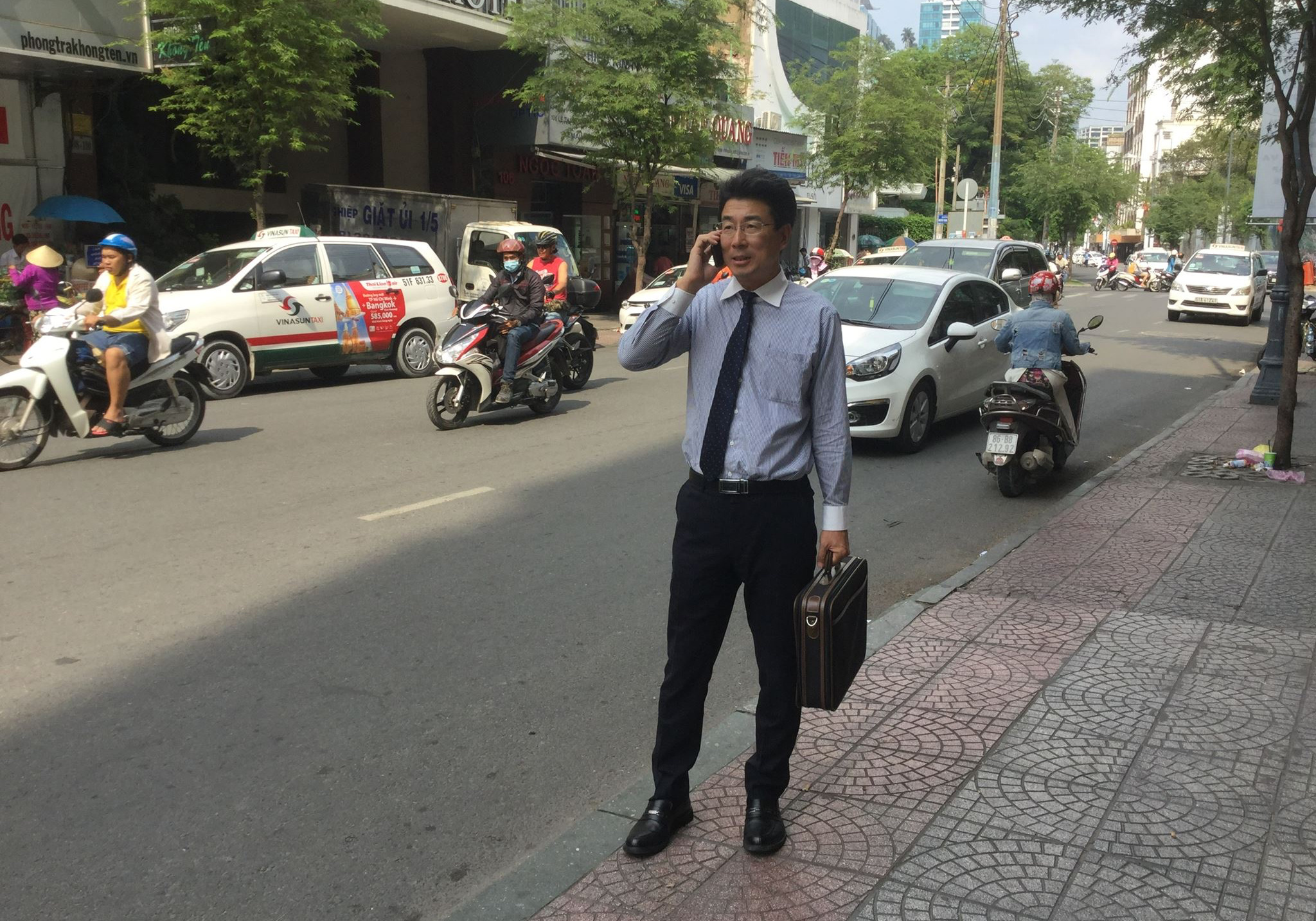 ホーチミン川村